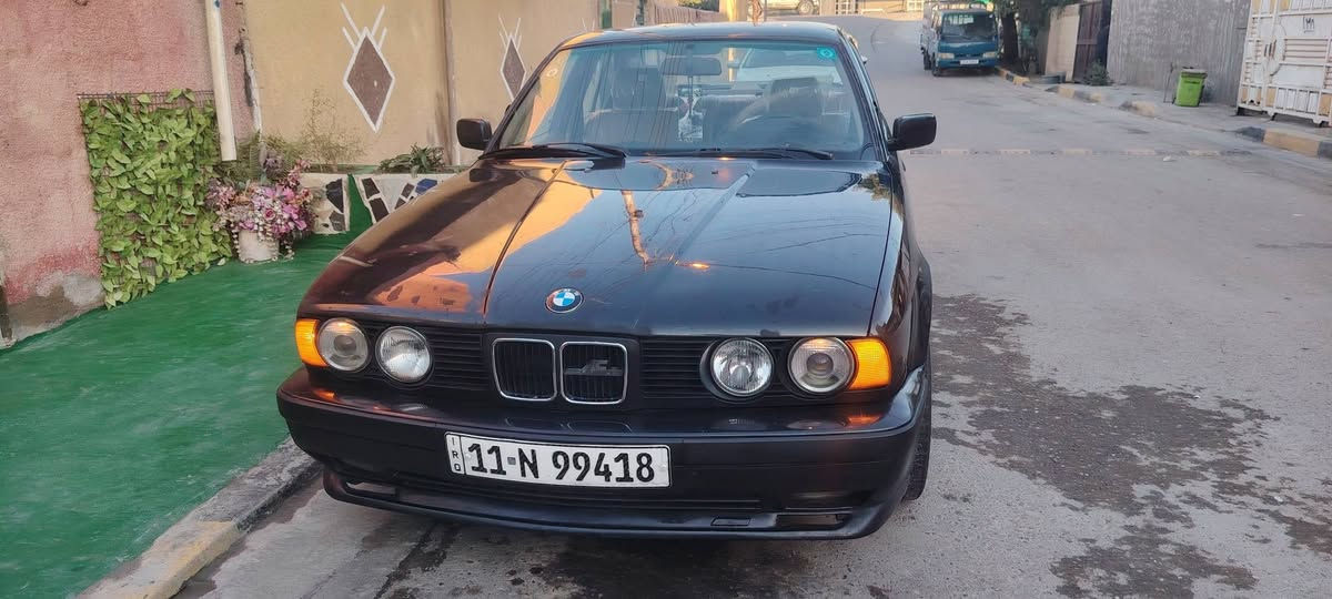 السلام عليكم بي ام 535 بأسمي موديل ٩١ وارد يابان كير مكينه صدر خير من الله تبريد شغال فقط غاز طار تخم تاير ويل هامان كهربائيات كلها شغاله مسجل بلوتوث شغال دوشمه جلد جديده كشنات كهرباء شغالات حتى التجاوي كهرباء السعد ٥٧ او بيها مجال بسيط للاستفسار *********** مكاني بغداد
