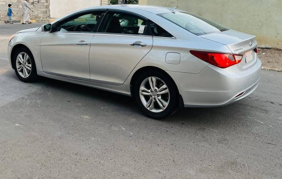 سوناتا خليجي مديل2011 سنويه ل2027 مشروع وطني
بيها ٣ قطع صبغ مكفوله من ضربه
محرك كير 2400 دوش مرغوب
حداده 80٪
تبريد شغال
لايت واشايرو جام  ومسجل  شغالات جاهز
السعر ب103 وبيها مجال
البصرة قظاء القرنة ***********
