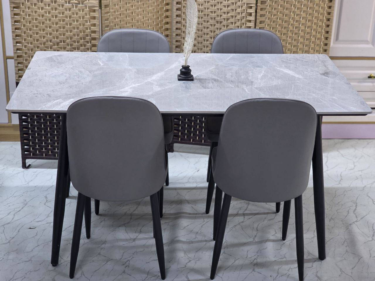 ✨ وصل الجديد يمّنا وبسعر يفرّح ✨
🍽️ ميز طعام مع ٤ كراسي

📏 القياسات:
▪️ الطول: ١٤٢ سم
▪️ العرض: ٨٢ سم
💰 السعر: 230
🚚 توصيل مجاني
✔️ داخل بغداد
✔️ لجميع المحافظات


**إذا كنت صاحب هذا الإعلان وتريد حذفه لأي سبب، رجاءا أرسل رسالة إلى الدعم الفني**