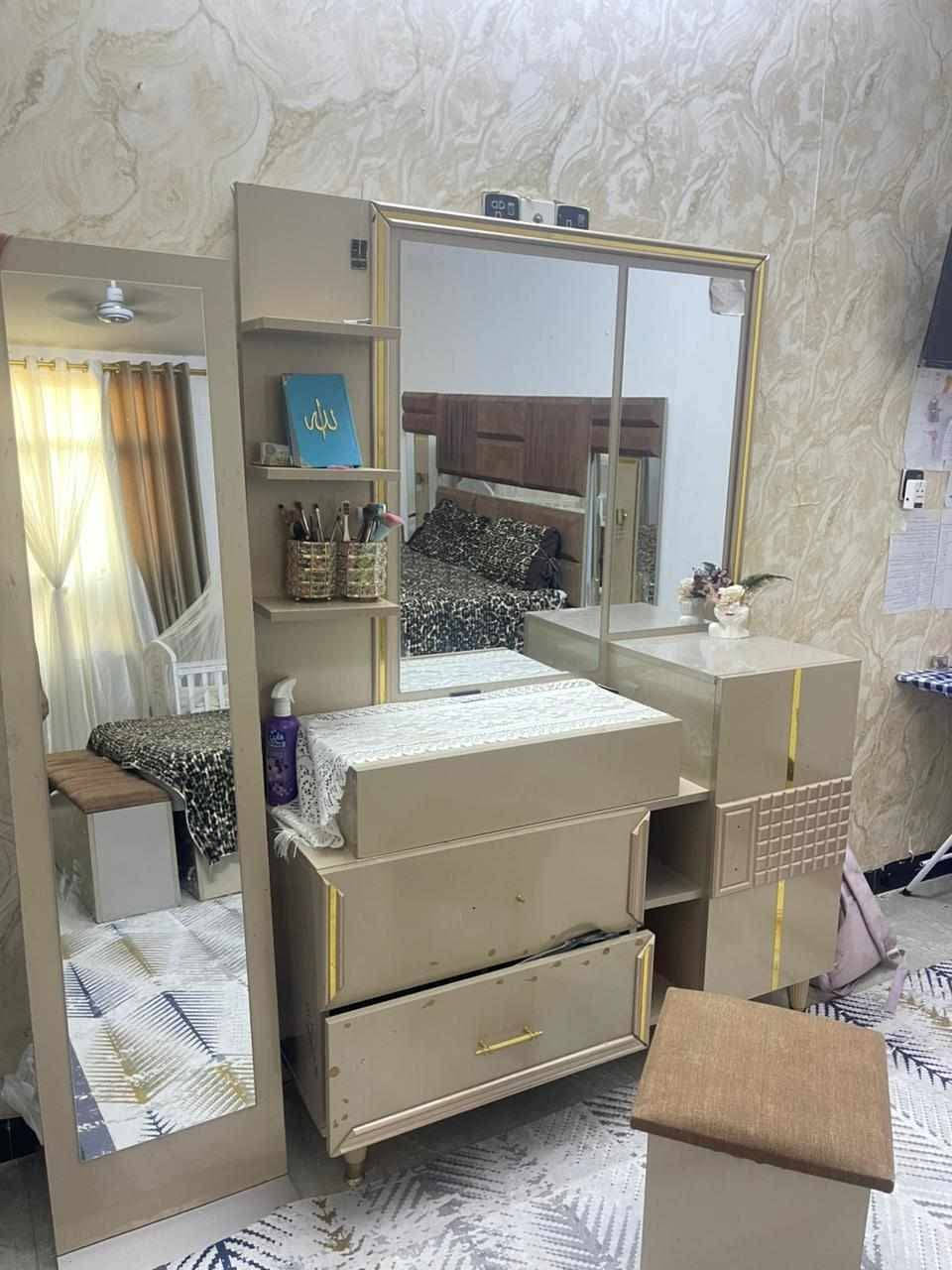 غرفه تركيه خشب ثقيل للبيع 
تتكون من ٩ قطع 
كنتور ٦ ابواب مع ملحق بابين 
جربايه مع دوشك طبي وملحق أسفل الجربايه 
نضيفه مابيه اي كسر فقط يدات وموجودات احنه نشدهن
العنوان كربلاء


**إذا كنت صاحب هذا الإعلان وتريد حذفه لأي سبب، رجاءا أرسل رسالة إلى الدعم الفني**