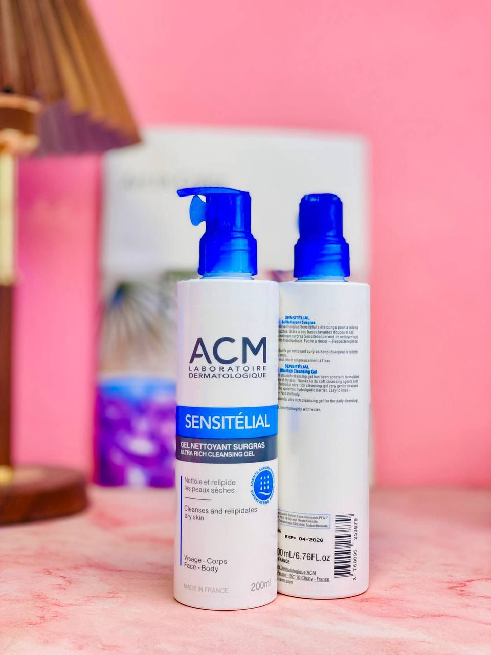 ... 💙ACM SENSITELIAL💙 ... 
 غسول المخصص للبشرة الجافة🍂
و الحساسه 
-جل منظف للبشرة الجافة SENSITELIAL ULTRA-RICH CLEANSING GEL من معامل ACM الفرنسية-

🔹مناسب للبشرة الجافة جدا.
🔹مناسب للوجه و الجسم.
🔹مناسب للكبار و الاطفال.
🔹للاستخدام اليومي.

بفضل مكوناته اللطيفه على البشرة و العناصر الدهنية، ينظف بدون التسبب في جفاف و لا في اتلاف الغشاء الخارجي للخلايا مع الحفاظ على درجة حموضة البشرة.

الحجم الكبير 200ml
المنشأ فرنسا الأصلي 🇫🇷

السعر 20 الاف @إشارة


**إذا كنت صاحب هذا الإعلان وتريد حذفه لأي سبب، رجاءا أرسل رسالة إلى الدعم الفني**