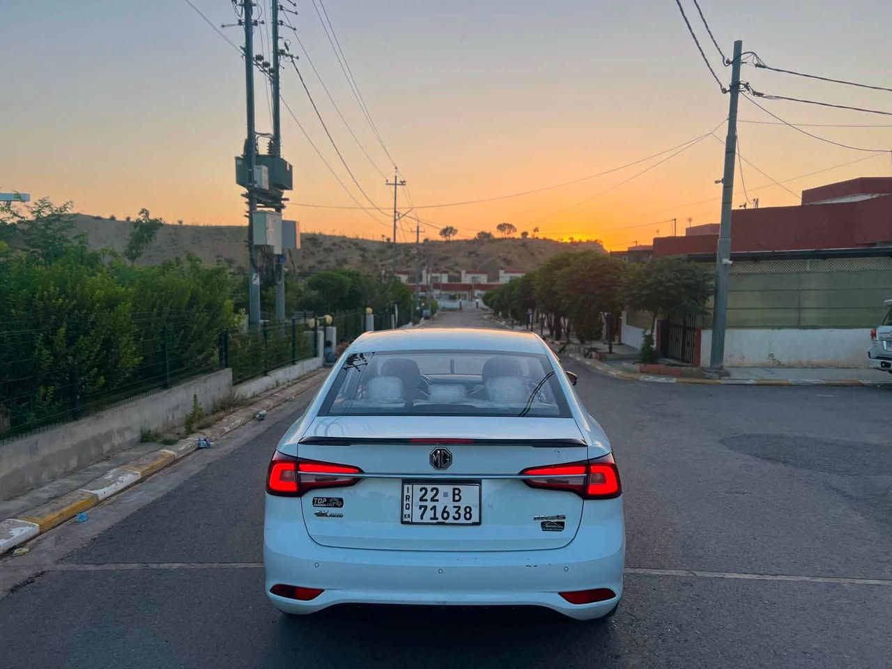 MG 5 2021 
کۆمفۆرد بەسمە تحدید سورعە فۆلیۆم ناو زەرد ٥٤٠٠٠ رۆیشتووە ئەوەندەی لە رەسمەکە دیاریم کردیە سبوغە بێ لێدان قۆپەکی گچکەی هەبووە چاککرایە رەسمی پێش سبوغ کردنم دانایە نرخی 90 مەجالەکی زۆر کەم 
*********** أربيل, العراق
