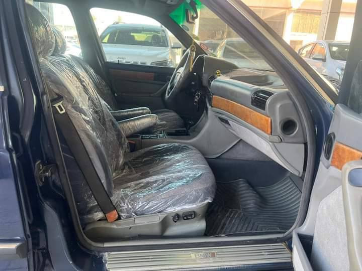 سلام عليكم بيم للبيع رقم دهوك قديم طالب عليها 50ورقه بيها مجال قليل عليها غرامه 10ورقات ينكطع من السعر حجم 730 موديل 1991 مصبوغه عام بدون ضرر محرك شرط كير اوتماتيك ***********
