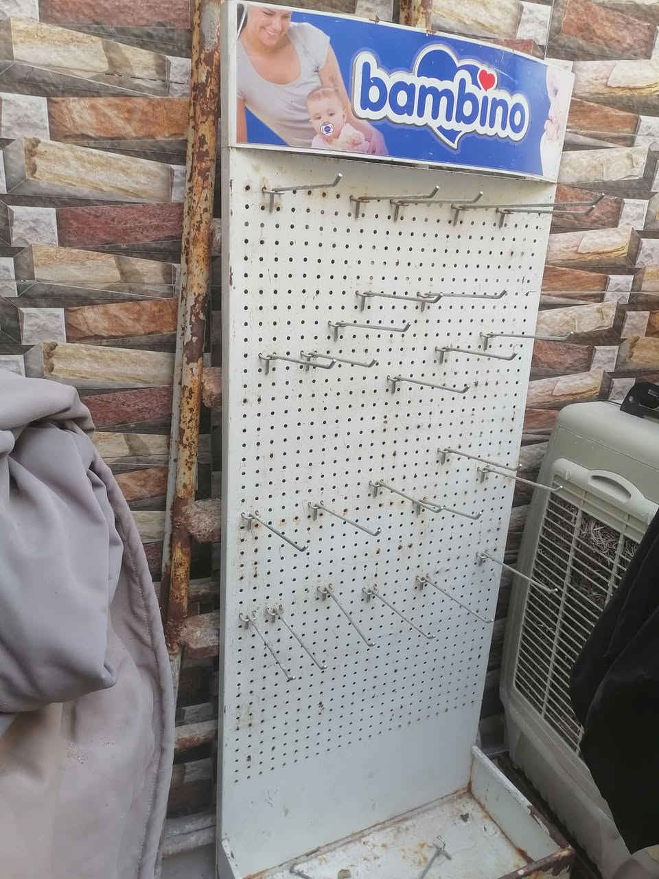 غراض للبيع نضيف اخو الجديد
عارضه مقبلات أو طرشي. ٣٥٠
عارضه براد. ٢٧٥
فاترينه قياس مترين. ٥٠
عارضه اغراض. ٢٥
ميوزه حديد عدد ٤ مع ثيل اصطناعي  .  ٢٠٠
ميزان الكتروني وزن ٤٠ كيلو اصلي استعمال قليل. ٣٥
الشراي يتصل مكاني بغداد الحسينيه ***********
