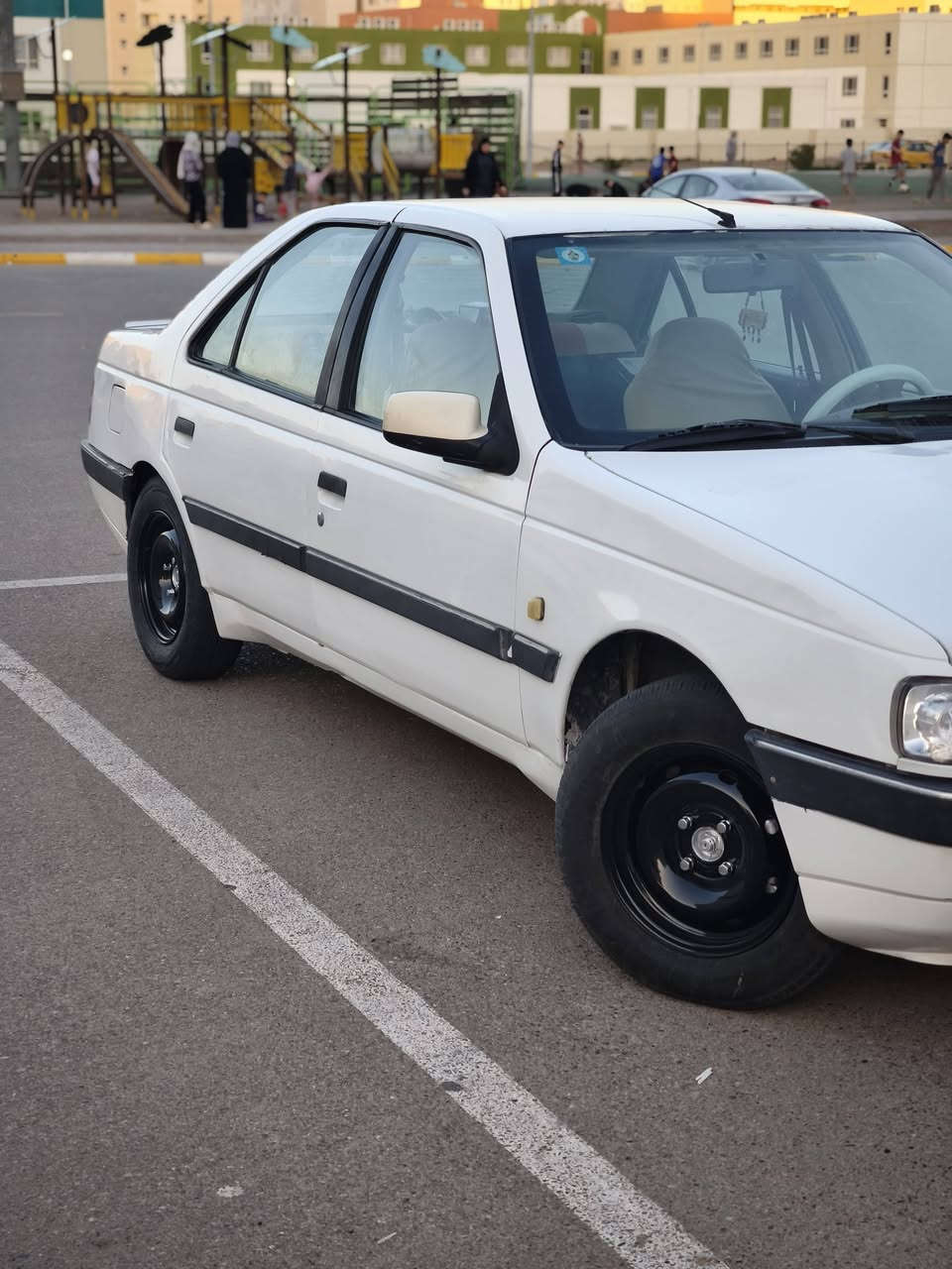 بيجو لميس موديل  2012 بسمي رقم انكليزي هزه جديده كير مكينه صدر كله جديد العنوان بغداد بسمايه السعر 41بيه مجال قليل
***********
