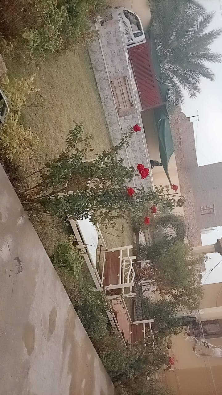 مساحه ٧٠٠عباره عن ديوانيه ومطبخ ٢غرف ارضىي و٢طابق الثاني وبي أحواض سباحه ٢ ومطبخ خارجي
واني ما اعرف سعر البيت لان مكلف بالنشر هاذا رقم صاحب البيت 

***********
