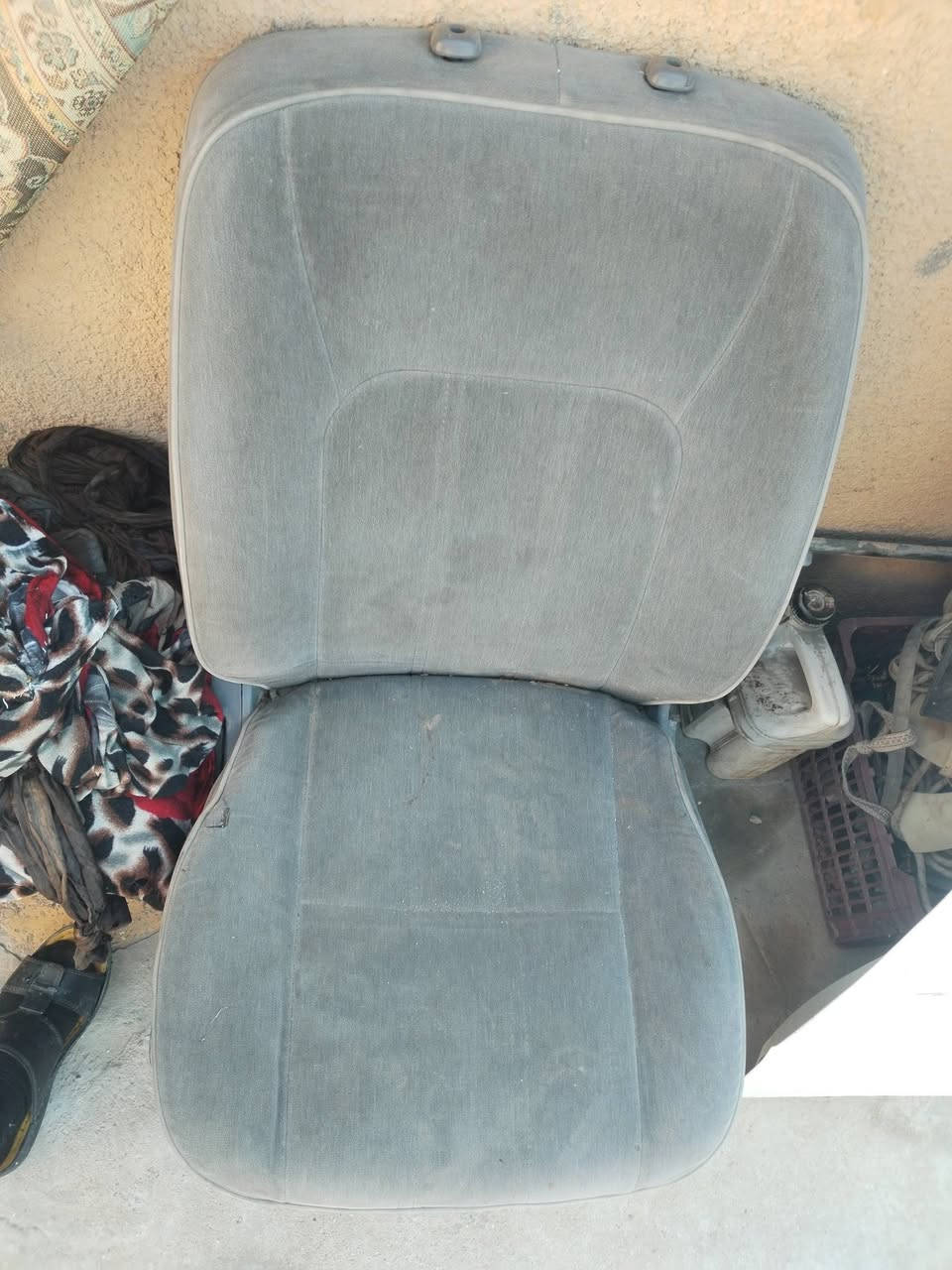 السلام عليكم
*********** 
غراض  جنبي وهايكر وفتون وهايسه للبيع
باب سلايت مال جنبيH2 موديل2019 بي طخه بسيطه مثل ما موضح بلصور الباب بلادي شركه السعر 250 الف
2 ماصدات جنبيH2. السعر 50 قفل
3 تجوات هايسه عدد 10  التجوه ب5
4 تجوات جنبي H2 عدد مفتوح سعر التجوه 5
5  كشن يصير اباب السلايت الكبير ب٧٥ ولصغير ب 35
6  كشن قلاب جنبي H2 ب 30
7 بكَ لايتات هايكَر زوج اصليات واحد بي كسر واحد جديد كلش السعر 100
8 شباك هايسه قديم السعر 20 الف
9 جام فتون اج وان مال الصفاح هوه ولسجج مالته
10 تجوات فتون القطعه ب5
11  بطانه باب سلايت جنبيH2  السعر 40 الف
12 قواعد مراوح جنبي H2
