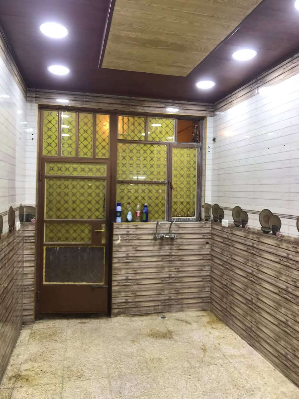 للإيجار         مشتمل طابق أرضي فقط منفصل معزول تماما مساحة 125 متر    غرفة نوم واحد     غرفة استقبال.      هول (صالة )     مبخ    حمام      تواليت شرقي   و غربي.    الزعفرانية ال 4 شوارع خلف مول فيروز.     للاستفسار    ***********
