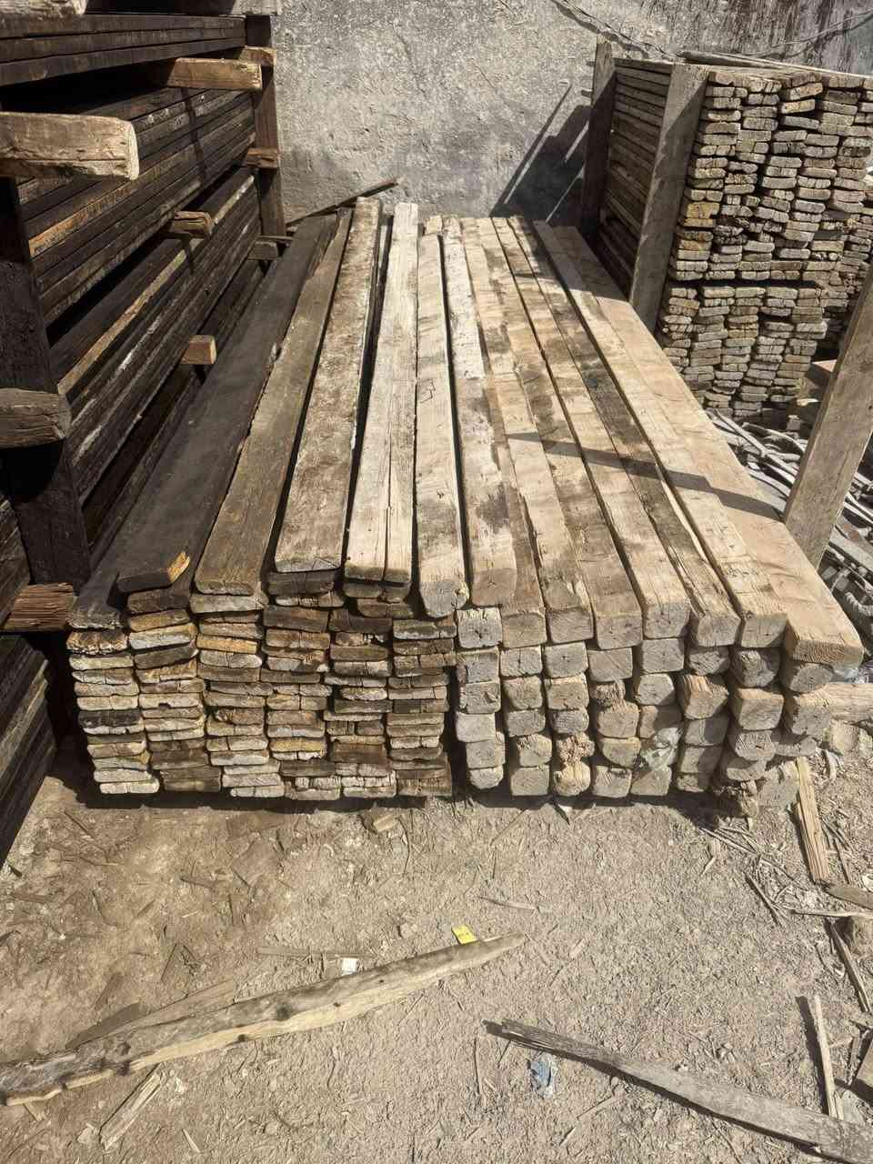 سلام عليكم قالب خشب للبيع العدد٨ونص مع فخات العدد ٥٠فخه مع بلاويد مال درج الاستفسار ***********
