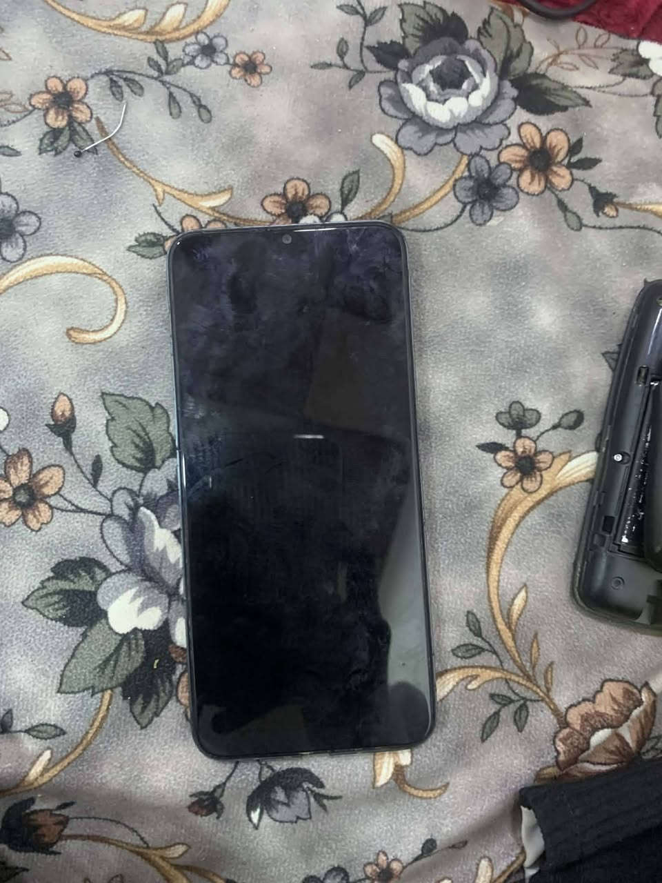 لبيع موبايل ريدمي C51 سعر 100وبي مجال *********** علق واني ادخلك خاص
