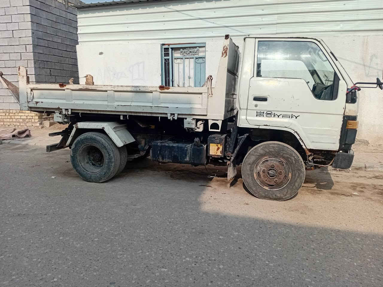 تيوتةللبيع داينا قلاب بلادي دبل شاصي معلاية 2000السعر 50 بية مجال قليل مستعجل على البيع 
***********
