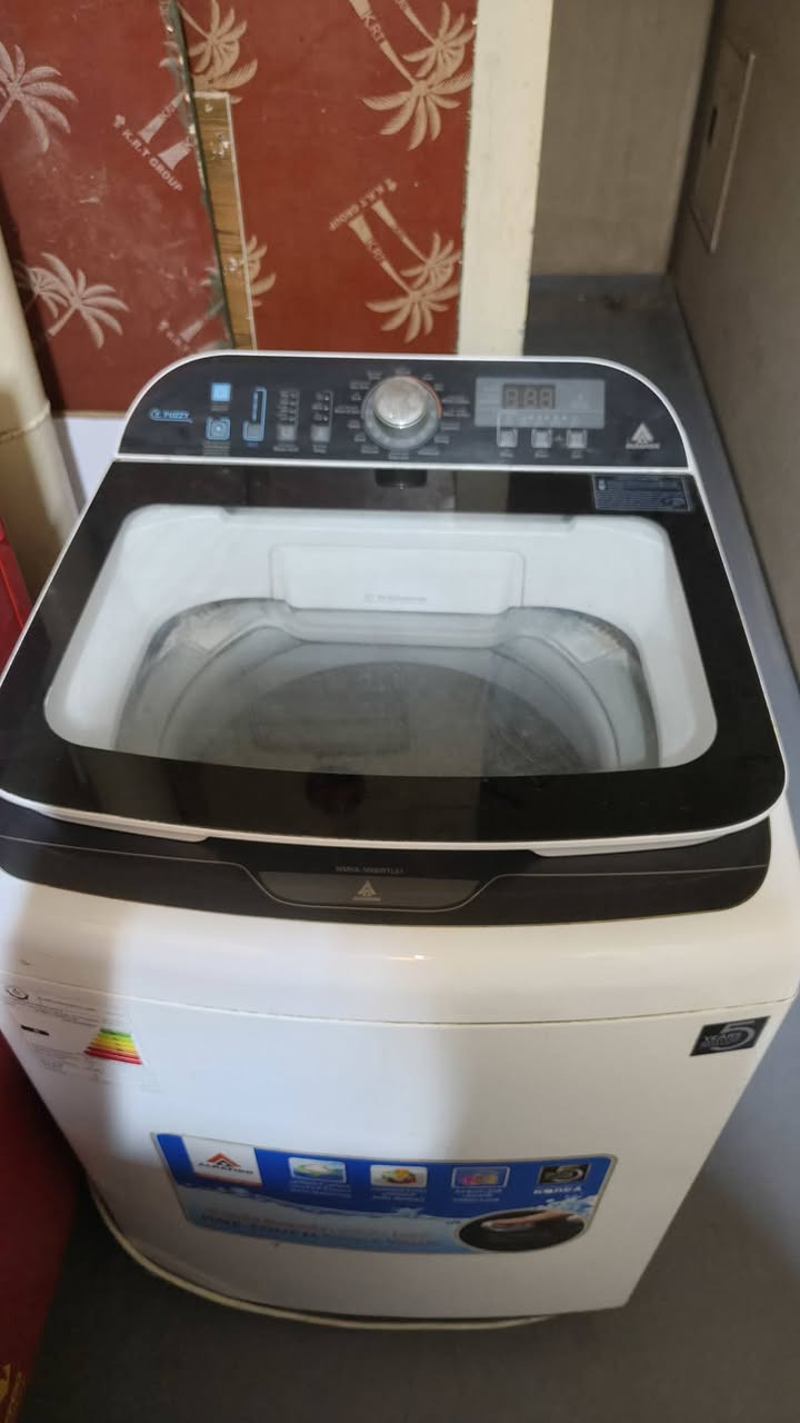 السلام عليكم غسالة فول اوتماتيك
الحافظ 17 كيلو في مجمع بسماية 
150 ألف وبيها مجال متواجد واتساب 
 ***********
