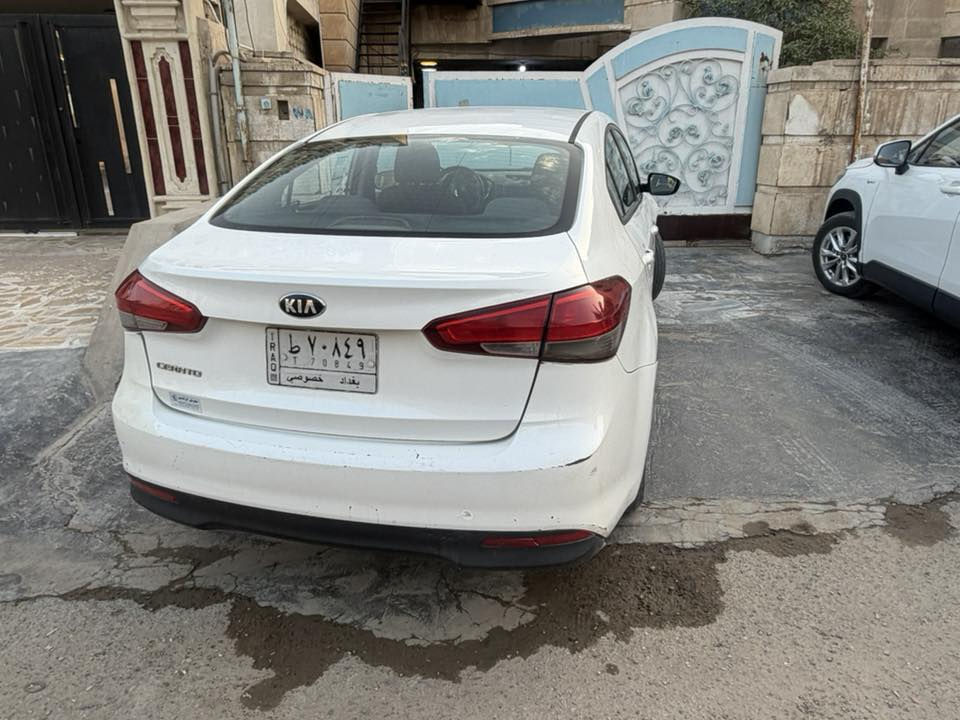 السلام عليكم سيراتو 17 السياره مكفوله بدون صبغ بيه صغات خفيفه وبنيد وجاملغ  مبدل نفس اللون باسمي رقم بغداد  *********** سعره 127 ورقه
