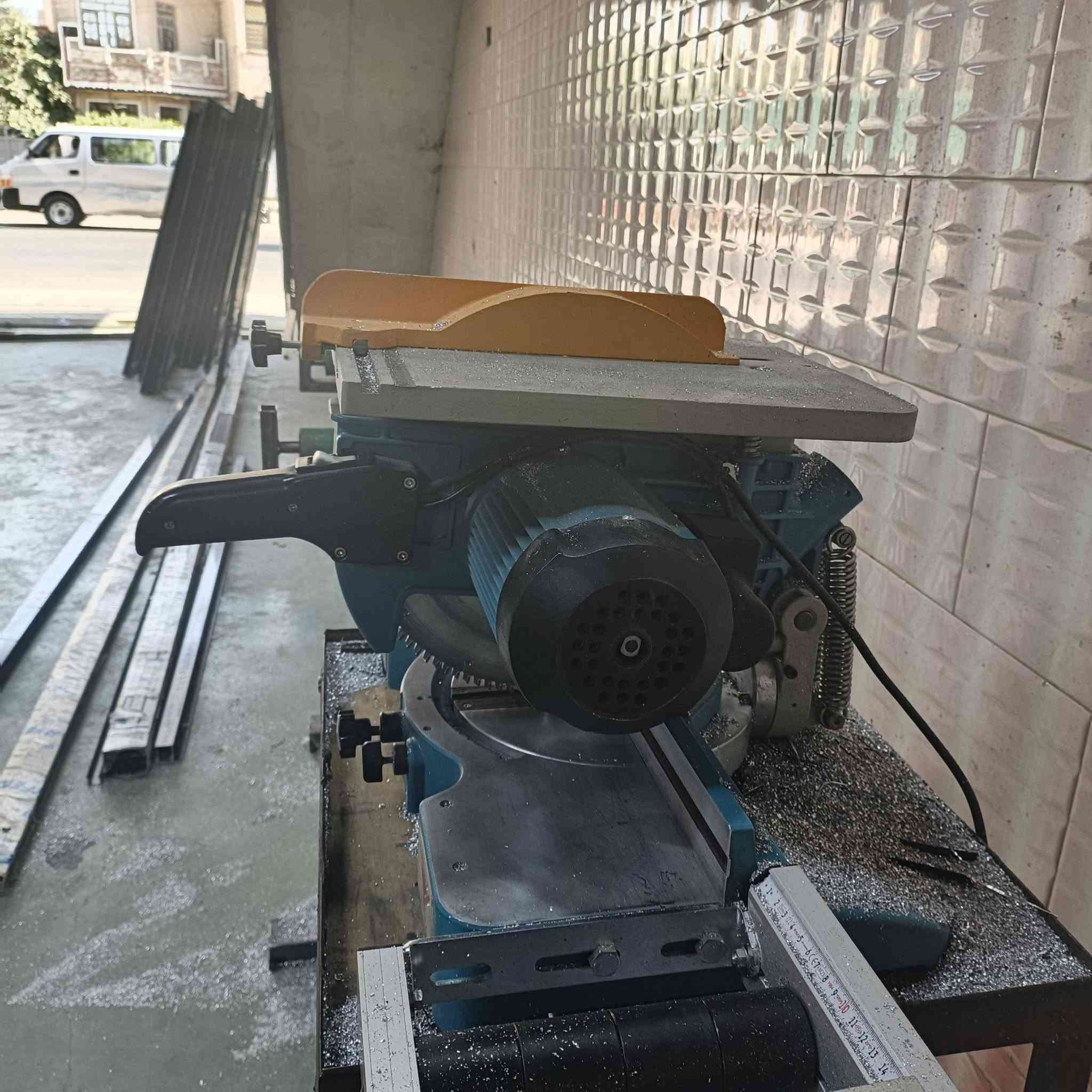 كتر يلمز نظيف جدا السعر. 800 قفل
موشراي لاتعبني العنوان بغداد الشعب 
تيغ جديد قبل 15 يوم شديته 
***********
