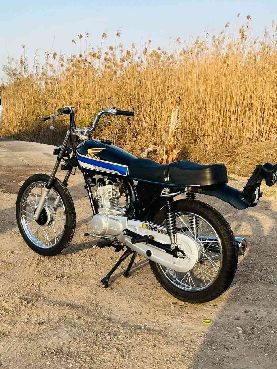 السلام عليكم يولد وين الجنايه دراجه توه معمره صار اله 10تيام عل سحك  للبيع سجي نامه  الشاصي اوراق 2015 دراجه برغي ما مجيوس بيه خابر وتدلل ***********
