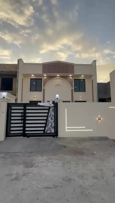 دار للبيع مساحه 217م
تسليم مفاتيح مباشر.  بناء حديث. طابوك صب كونكريت 

الطابق الاول 

غرفه  نوم .  هول.  استقبال.  مطبخ. 

مجمع صحيات داخلي وخارجي. حديقه.  كراج سياره 

الطابق الثاني 

غرفتين نوم. +    بيوته.
السعر ب135وبيه مجال 
 

عرض الشارع 8م

طابو زراعي سند 25 تحويل مباشر باسم المشتري 

بابل ورديه داخل قرب الأمام سيد موسى 

***********

***********

,عباس الصريفي. هذا مو بيت تحفه بالعافيه علياخذهه
