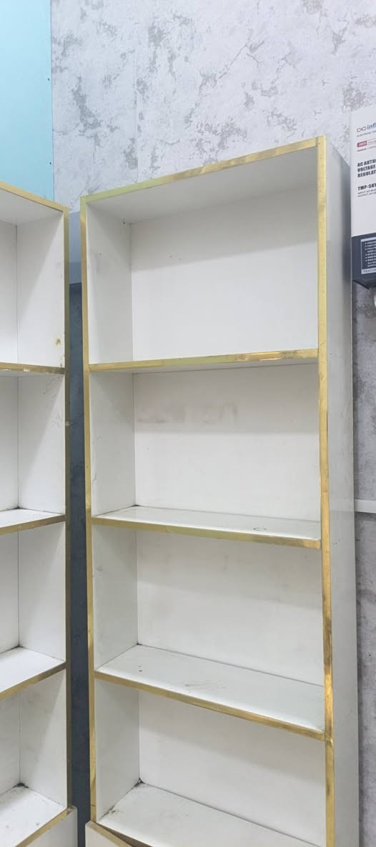 تجهيزه محل كامله عندي كراسي عدد ثنين معا تخم جلد الون اسود ٣قطع‏‪***********‬‏
