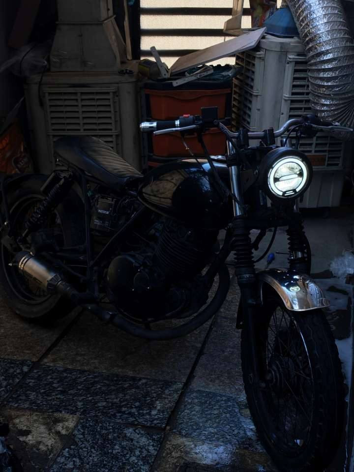 سوزوكي هارلي TU250 الدراجة نضيفة كلش نگرة سلف وعليها اكزوز SC وبيها كابريتر رياضي و شوتة رياضي ودبلات رياضي تصميمها حلو مكينة كفالة اديرلها امزويل وكير كفالة 
سعرها (1200) وبيه مجال للشراي 
عنواني بغداد الصليخ
رقمي***********
