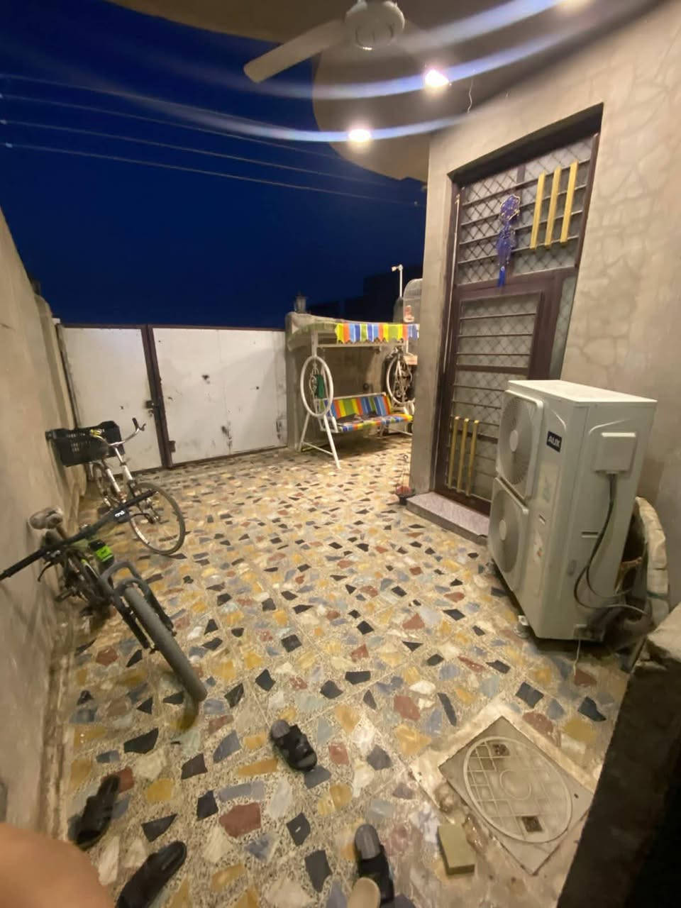 🏠 دار للبيع في منطقة التصنيع 🏠
فرصة مميزة لامتلاك منزل في موقع حيوي!
📌 تفاصيل العقار:
 المساحة: 150 متر مربع.
 السند: طابو ملك صرف (تحويل مباشر).
 الموقع: بغداد -  المدائن منطقة التصنيع.
💰 السعر والتفاصيل الإضافية:
 لمعرفة السعر والتفاصيل الكاملة، يسعدنا تواصلكم معنا مباشرة.
📞 للاتصال والاستفسار:
اضغط على الأرقام التالية للتواصل المباشر (اتصال أو واتساب):
 ***********
 ***********
