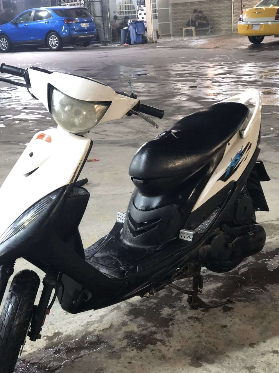 سلام عليكم الدراجه للبيع الدراجه نضيفة مامفتوحه 
سعر الدراجه 800 وبيها مجال 
الرقم ***********
