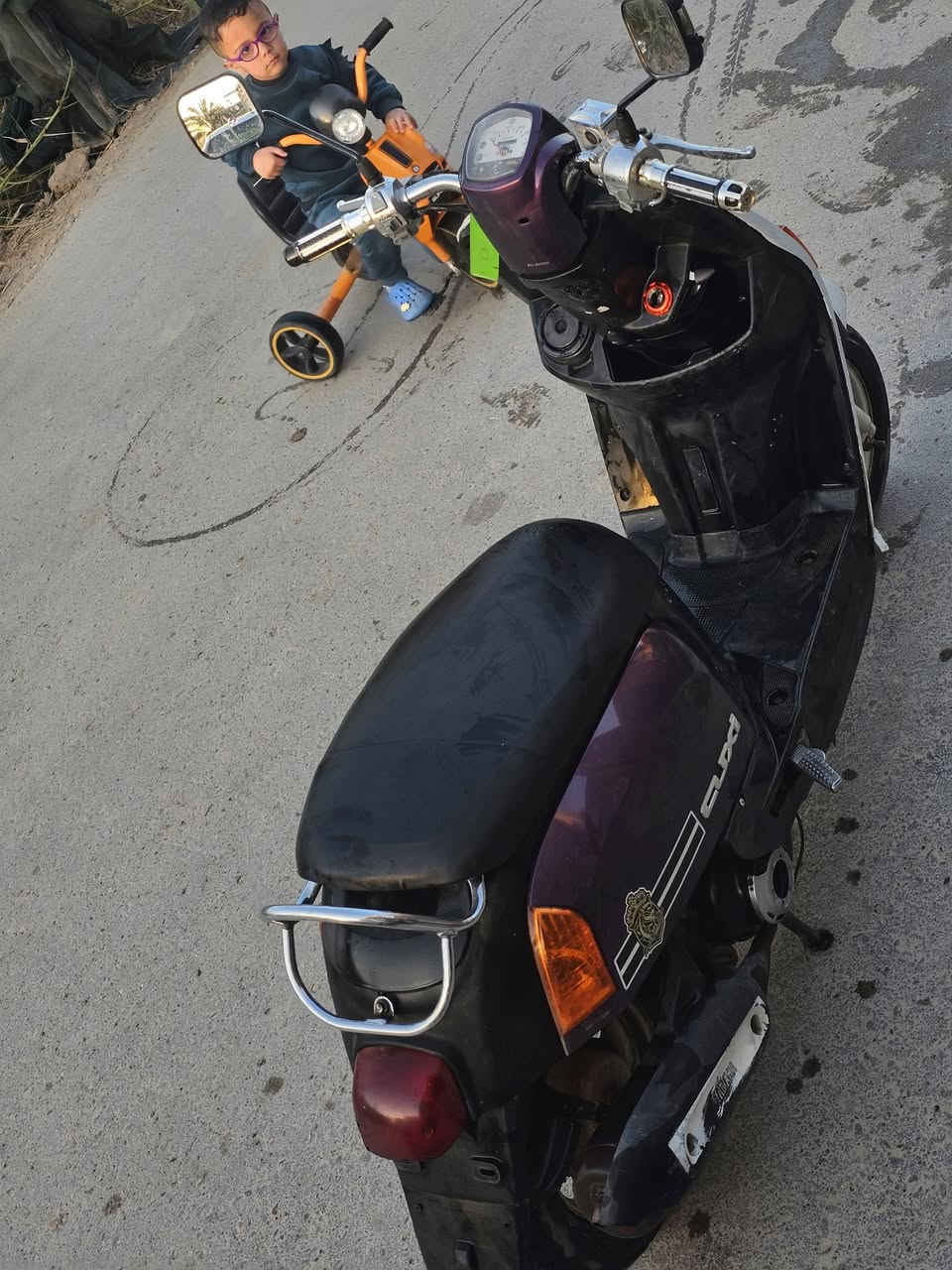 يالله سلام عليكم شباب دراجه بوليسي ختم واحد من طول للطول ومكينته شرط بصفه متسمع صوته كلش نضيفه وحلوه رايده ٥٢٥ وبي مجال م***********كاني تقاطع القدس ورقمي
