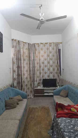 بيت في حي النصر 
قرب  ملعب كربلاء الدولي ....
المساحة (١٠٠متر ) (٥×٢٠)..
طابقين ...
الطابق الارضي (استقبال+ مطبخ+ صالة+صحيات )
الطايق الثاني (غرفة كبيرة + +صحيات )
البيت بأسمي(***********)
