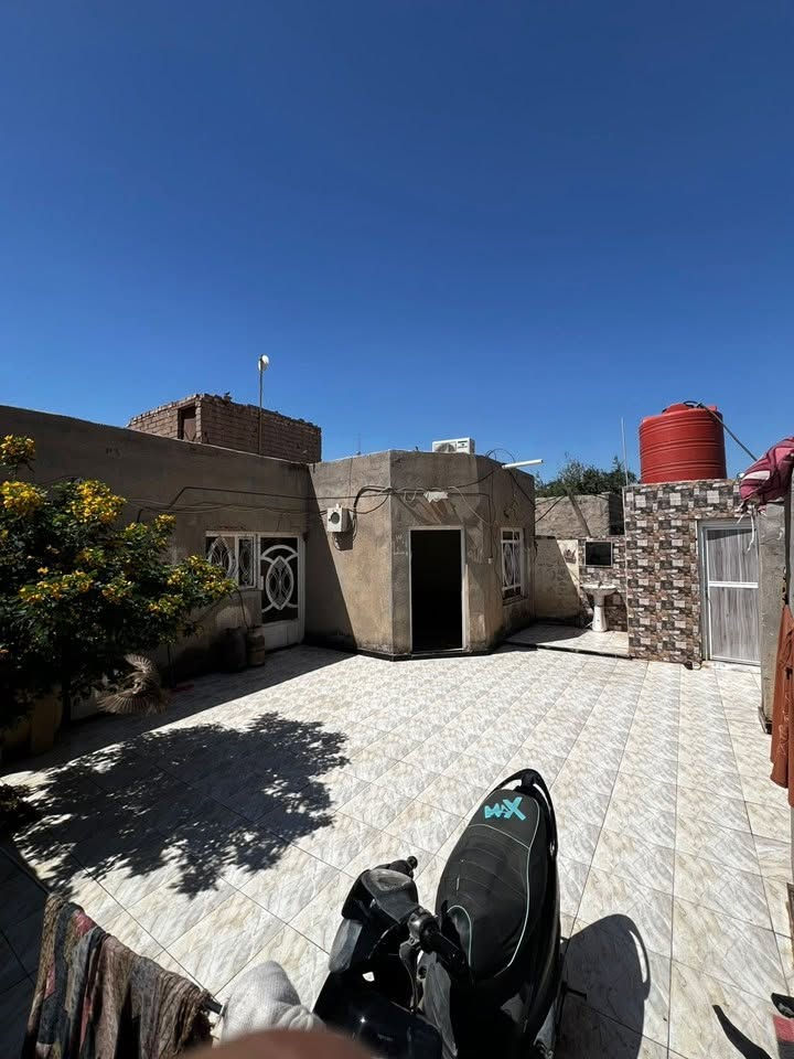 بيت بالخميسات مع قطعه ارض شارع طاقه شركه النفط مساحه البيت 300 مساحه القطعه 700
يحتوي على استقبال + صاله 9 امتار + غرفتين + مطبخ +صحيات داخليه وخارجيه مدرسه تبعد 150 متر 
السعر 60 قابل للتفارض

*********** 
يوجد واتساب
