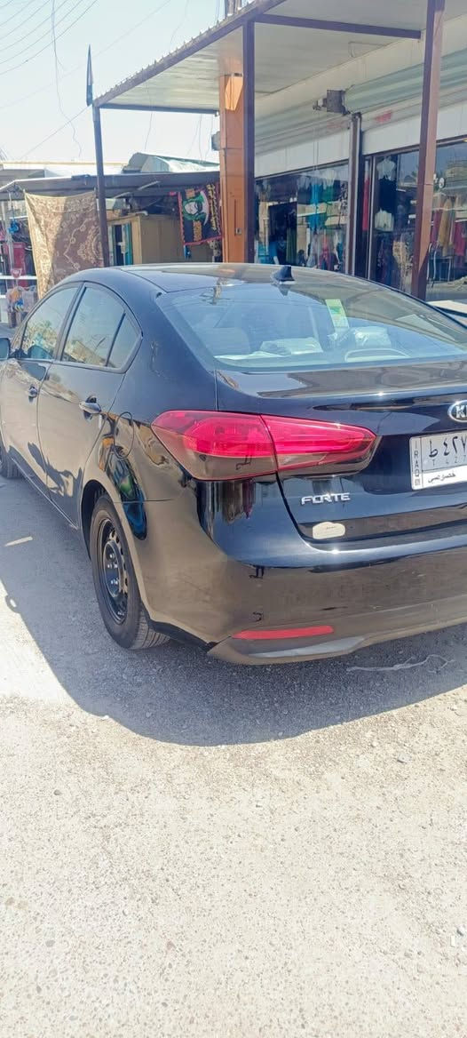 السلام عليكم.. فورتي 17 وارد أمريكي رقم بغداد بأسمنه حادث امريكا تبديل جاملغ امامي عكس السايق وصبغ البنيد بدون دواخل وبالعراق انصبغت بيه قطع أثر شخوط كير ومحرك كفاله ماشية 127 الف السعر 100 ورقه وبيه مجال العنوان بغداد ***********
