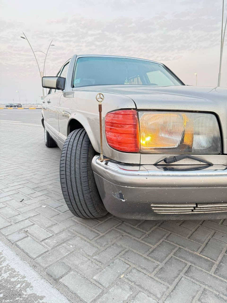 مارسدس بنز 300 السياره مصبوغه حزام لجماليه وفقط بدون اي ضربه مكينه بلادي السياره كلش نضيفه مثل مموضع بلمنشور العنوان بغداد البلديات امبار تحويل مباشر الرقم *********** السعر 95 وبيه مجال حك الجيه
