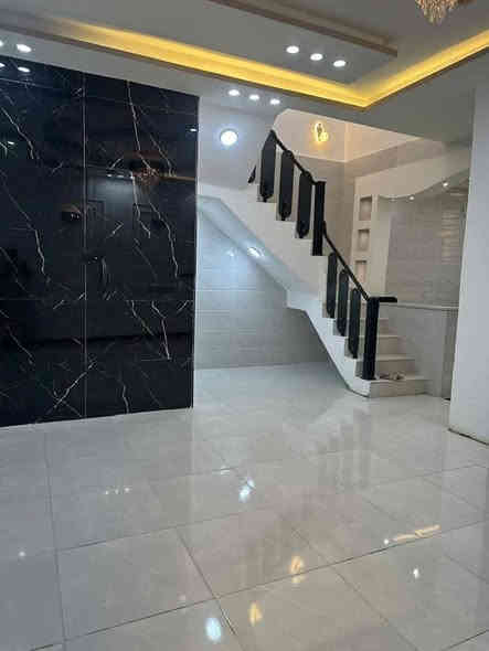 يعلن مكتب الفرات مساحه 150 سعر 63
غرفه 2// مطبخ// صاله//  ستقبال  صحيات  داخل وخارج

كراج

بناء ممتاز// اساس وسقف صب 
طابوق 🧱 جمهوري

كل البيت #سقوف_ثانويه

كل الخدمات موجوده 
مدارس 🏫 سوق #تبليط 

مقابل  قرية الغدير #مكتب_الفرات عامود 301بظبط

*********** عنوان نجف
