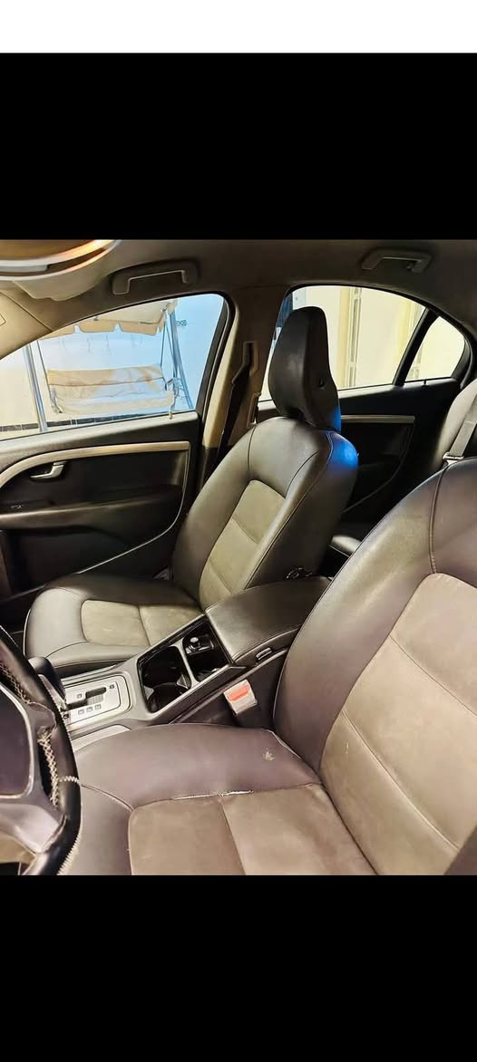 السلام عليكم
للبيع فقط فولفو S80 موديل 2011 لون اسود محرك 4 سلندر توربو سيارة مكفولة بيه بارد باب خلفي جهة سايق فقط كشنات جلد لايت زنون بلادي محرك وكير مكفولات صدر جديد شاشة وسطية سيدي جنجر تحكمات ستيرن كروز سرعة تشغيل بصمة حساسات خلفية لايت متحرك سايد بريك كهربائي ويل حجم 17 كروم وتخم تاير جديد سيارة رقم اربيل جديد سنوية جديدة وهزه جديدة تحويل مباشر 

مكان السيارة بغداد 

السعر 85$ ورقة وبيه مجال بسيط 

لتواصل ***********
