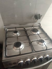 طباخ ٤ مشاعل • نضيف • قفل