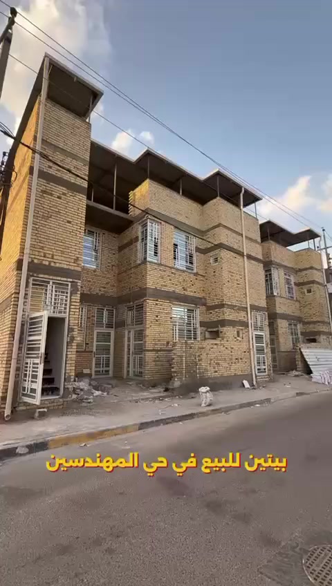 رقم الأعلان : 203
🔘 بيتين ركن للبيع في حي المهندسين 
🔘 يقع البيت في مربع جيد 
‏🔘 المساحة البيت الواحد 169 متر
🔘 البناء حديث وتسليم مفتاح
🔘 الطابق الثاني معزول عن الأول
🔘 يحتوي الطابق الأرضي على :
غرفتين - صالة - استقبال- مطبخ. - صحيات داخلية وخارجية
 🔘 يحتوي الطابق الثاني على :
🔘 غرفتين صالة - أستقبال - مطبخ - صحيات داخلية 
🔘 سعر البيت الركن 375 مليون والبيت الداخل 365 مليون
عقارات ريادة | حسين ماجد 
للتواصل عبر الدايركت او عبر الأرقام التالية:
***********
***********
