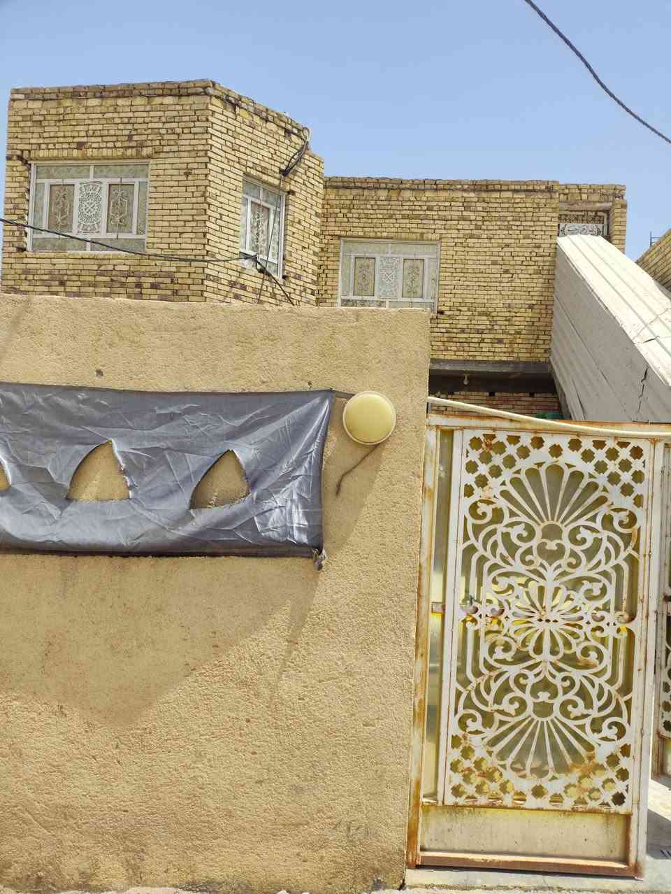 بيت للبيع طابقين درج خارجي 
خنيطله الزراعي خلف بيت سيد مصطفى 
الشارع التبليط ماي مجاري كهرباء حته اناره 
***********
