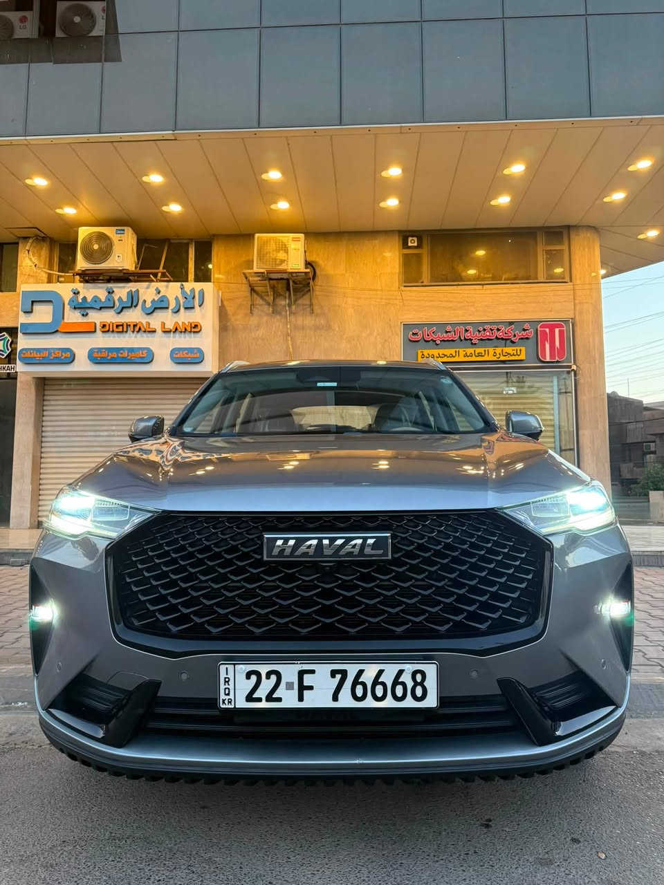 👋 السلام عليكم
HAVAL H6    Black Edition.    2022

✨ لون رصاصي
✨ ماشية 52 ألف كم فقط
🔥 المواصفات:
▪️  محرك 2000 Turbo
▪️ كير 7 سرعات DCT
▪️ داخل ابيض ملكي
▪️ فتحة بانوراما
▪️ شاشة كبيرة تدعم Apple CarPlay & Android Auto
▪️ كاميرات 360°
▪️ مثبت سرعة راداري
▪️ رادارات أمامية وخلفية + صف ذاتي
▪️ الحفاظ على المسار
▪️ تحذير النقطة العمياء
▪️ قراءة اللوحات المرورية
▪️ تشغيل بصمة + دخول ذكي
▪️ مقاعد جلد كهربائية مع تبريد ❄️ وتدفئة 🔥
▪️ صندوق كهربائي
▪️ إنارة داخلية محيطية
▪️ لايتات LED أمامية وخلفية
▪️ مكيف أوتوماتيك ثنائي
▪️ عدادات ديجيتال
▪️ وغيرها الكثير من المواصفات الفاخرة.

💎 حالة السيارة:
✔️ بدون صبغ
✔️ رصعتين خفيفات جداً بالصندوق الخلفي ممبينات باقي كفاله
✔️ ما تحتاج أي مصروف….

📄 رقم أربيل مميز والتحويل ثاني يوم.

📍 بغداد الجديدة

📞 ***********
