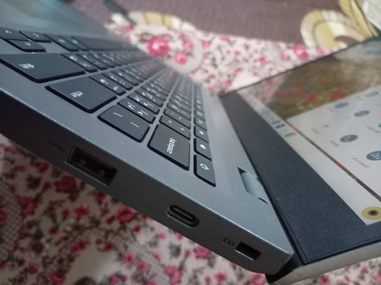 لابتوب لينوفو  نضام اندرويد جديد ما مستخدم ذاكره 32 كيكه كامره اماميه يدعم جميع التطبيقات منفذ رام  منفذ شحن2 تايب سي مع شاحنه اصليه
الاستفسار ***********  واتساب               مكان بغداد حي اور 
سعر 125 وبيه مجال
