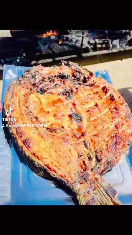 عليك بس تطلب يوصلك باب البيت مجاني سمك مسكوف مع التوصيل بس ٧٥٠٠  دجاج ذبح عراقي مع التمن والطرشي والخضرا بس ١٠ توصيل مجاني اطلب وستمتع بل طعم للحجز ***********  مكاني البياع شارع ١٦ قرب اسواق السعاده
