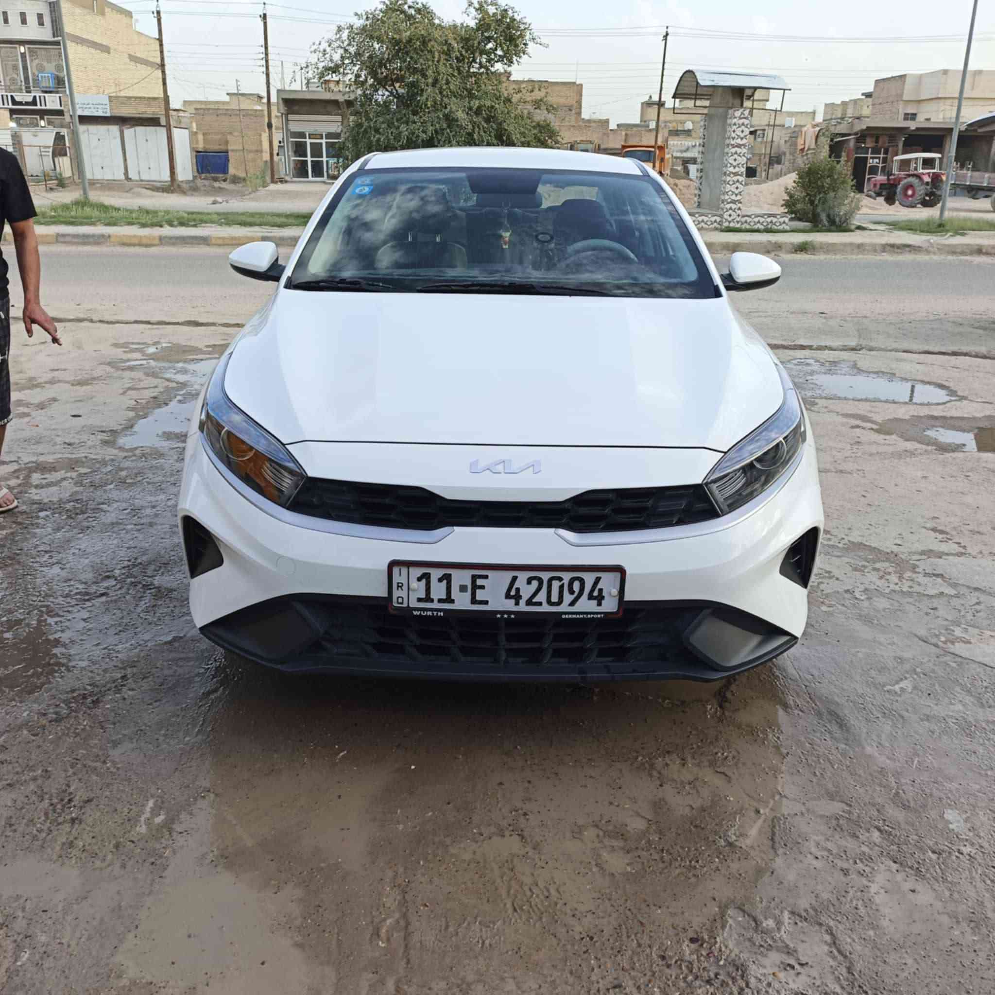 كيا سيراتو ٢٣ ماشيه ٥٦ الف كيلو مكينه ٢٠٠٠ سياره بيه بارد فقط موجوده صوره البارد  مواصفات عاديه مراوس بكورلا هايبرد ٢٠٢٥ او للبيع ١٦٥ ***********
