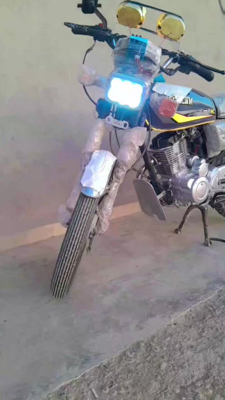 دراجه سولنك 5 گير موديل 2025 صفر بعده محرك 200 صبانه ما مضروب كهربائيات كله شغاله سويج سلف دراجه نضيفه تجي تشوفهه احلا من الصوره سعر550 بي مجال شويه شراي طب خاص او انتصل***********
