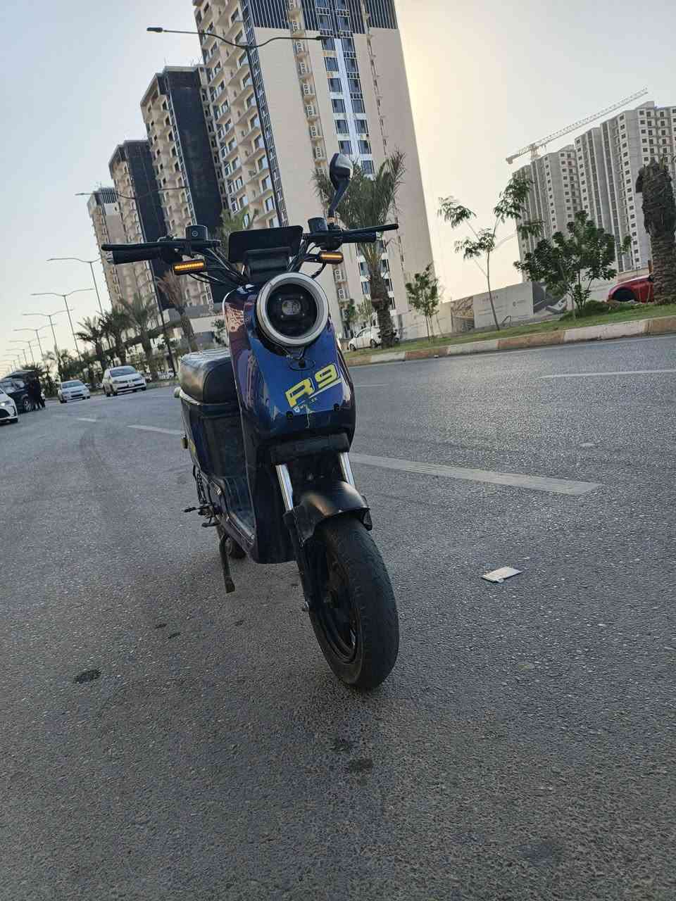 سلام عليكم دراجه ار9كامله مكمله باتريات فول أربع نمر سرعه100حقيقي60كامله ونضيفه سعر 375مكاني حي الجهاد بغداد ستفسار***********
