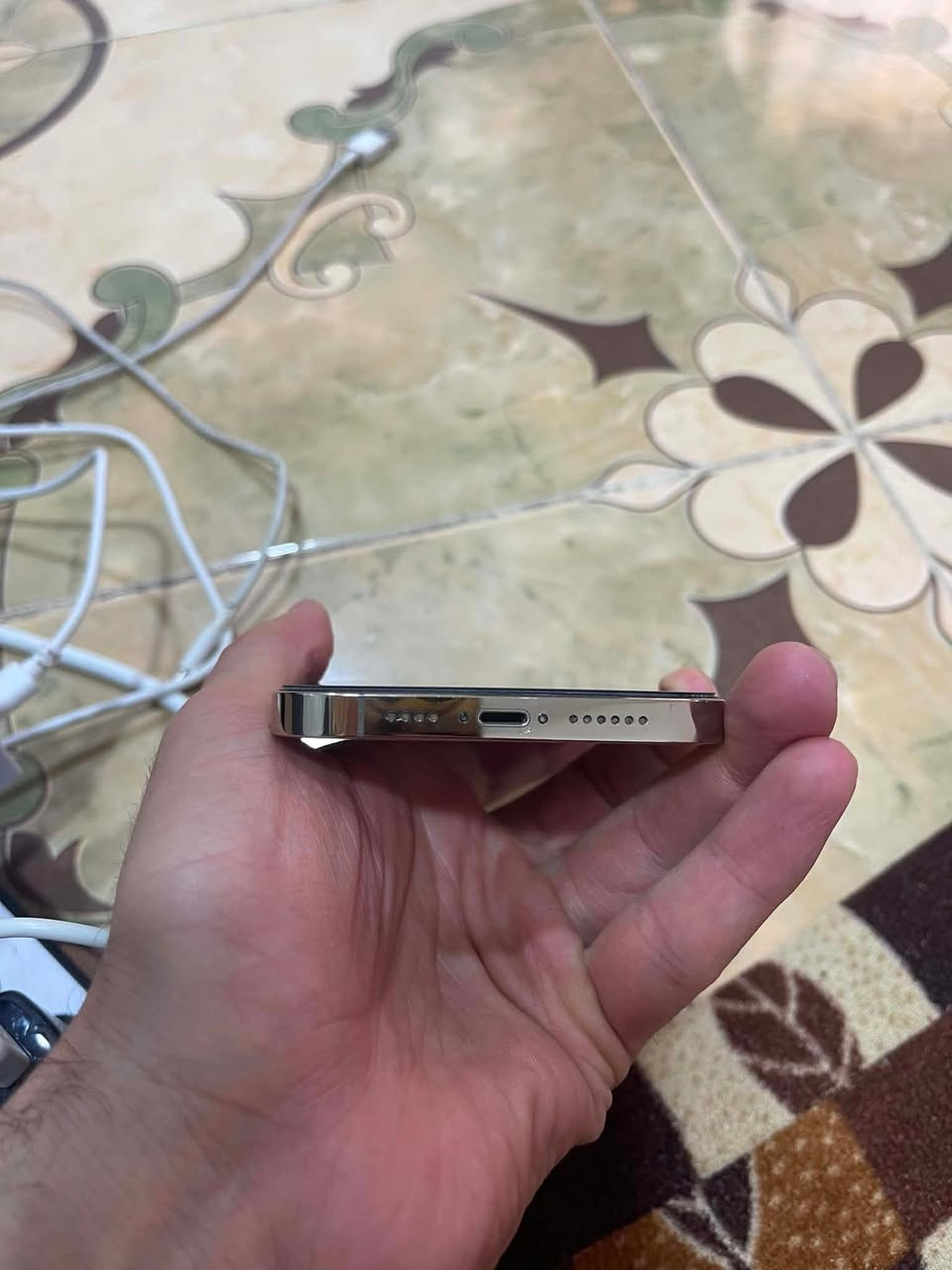 السلام عليكم 13برو ماكس ذاكره256 بطاريه99مبدله اصليه شاشه بلاديه مكاني بغداد ابو غريب السعر الاتصال علئ الرقم***********
