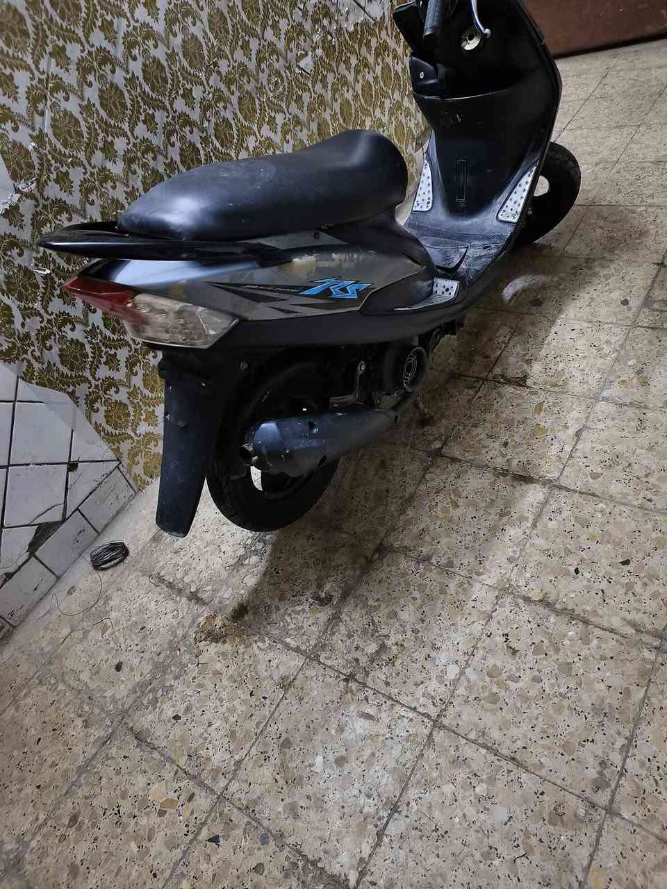 السلام عليكم
ماكس عدله 
مكينه مجفته مره وحده بس تجفيت شركه تجي وشوف اب عينك هندر واحد اب اييي وكت صبح ليل عصرر اوشكت متريد هندر واحد بوشه بلادي 49 كفرات اصلي مختم ختم واحد تايرات جدد نقشه وحده صالنصه اف ام دراجه احله من الصوره شراي يخابر 
***********
السعر 425 بيه مجال
