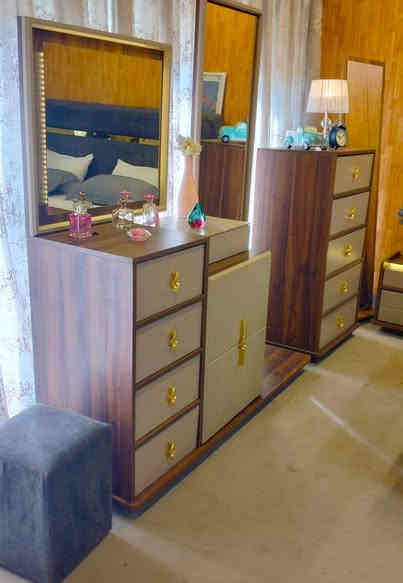 اتصال *********** غرفة تركيا 9 قطع نضيفة 100/100 مال شركه هوم سنتر بيها انارة ومخزن بالسرير مكان بغداد
