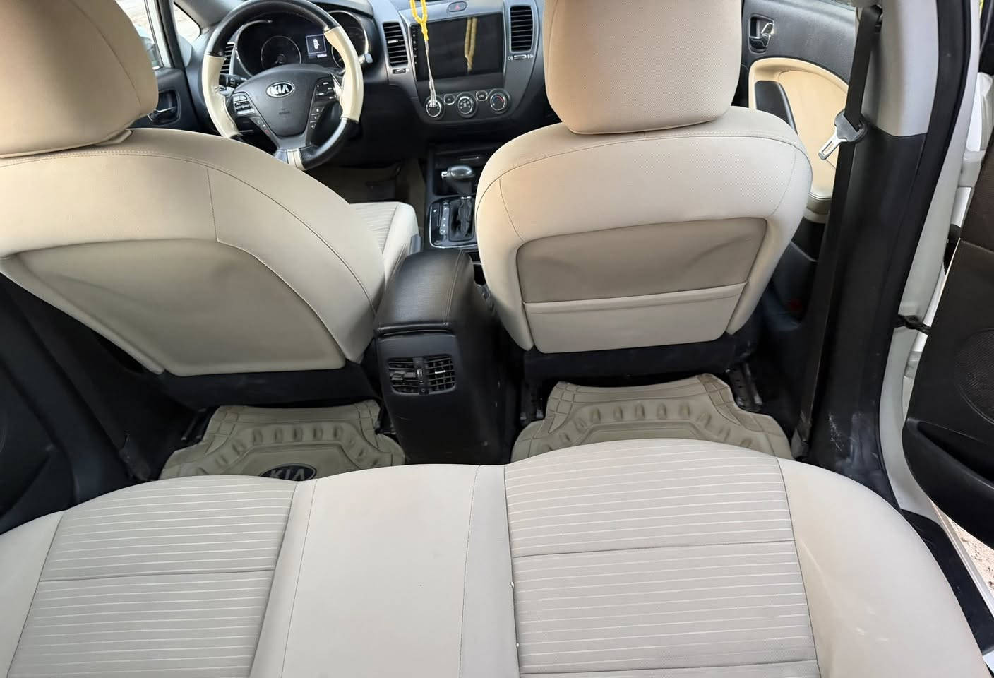 السلام عليكم
سيراتو 2018 مكفوله كفاله عامه من كلشي

محرك 2000 / سلايد روف / تحكم ستيرن / كاميرا / حساس خلفي / لد امامي / مري شفط / اشاير بالمري / يدات نيكل 

كير محرك تبريد صدر كلها كفاله

‏كشنات تدفع تبريد 

‏السعر خاص

مكاني النجف

***********
