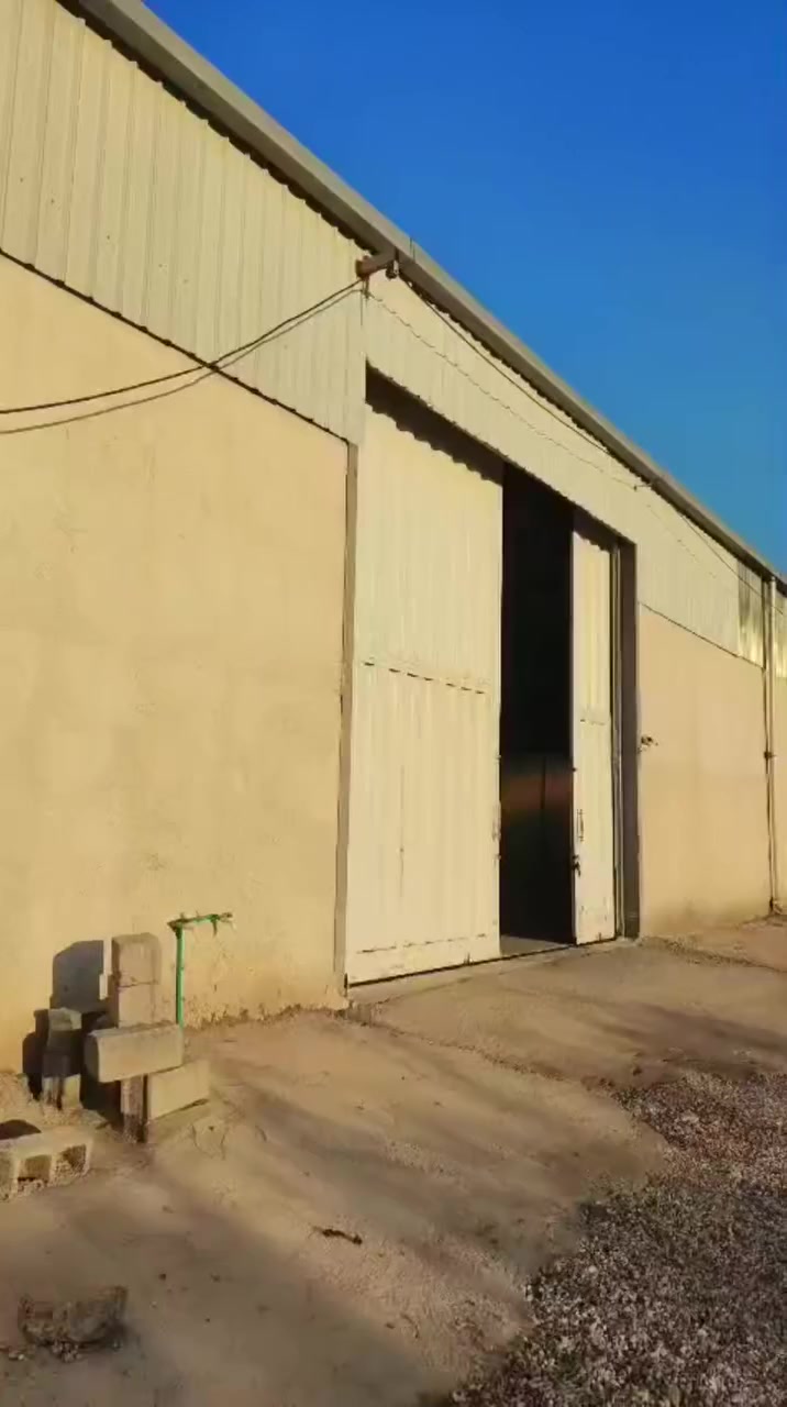 السلام عليكم جملون اليجار مساحه 800 متر خدمات كامله الموقع بغداد  جرف النداف للاستفسار ***********
