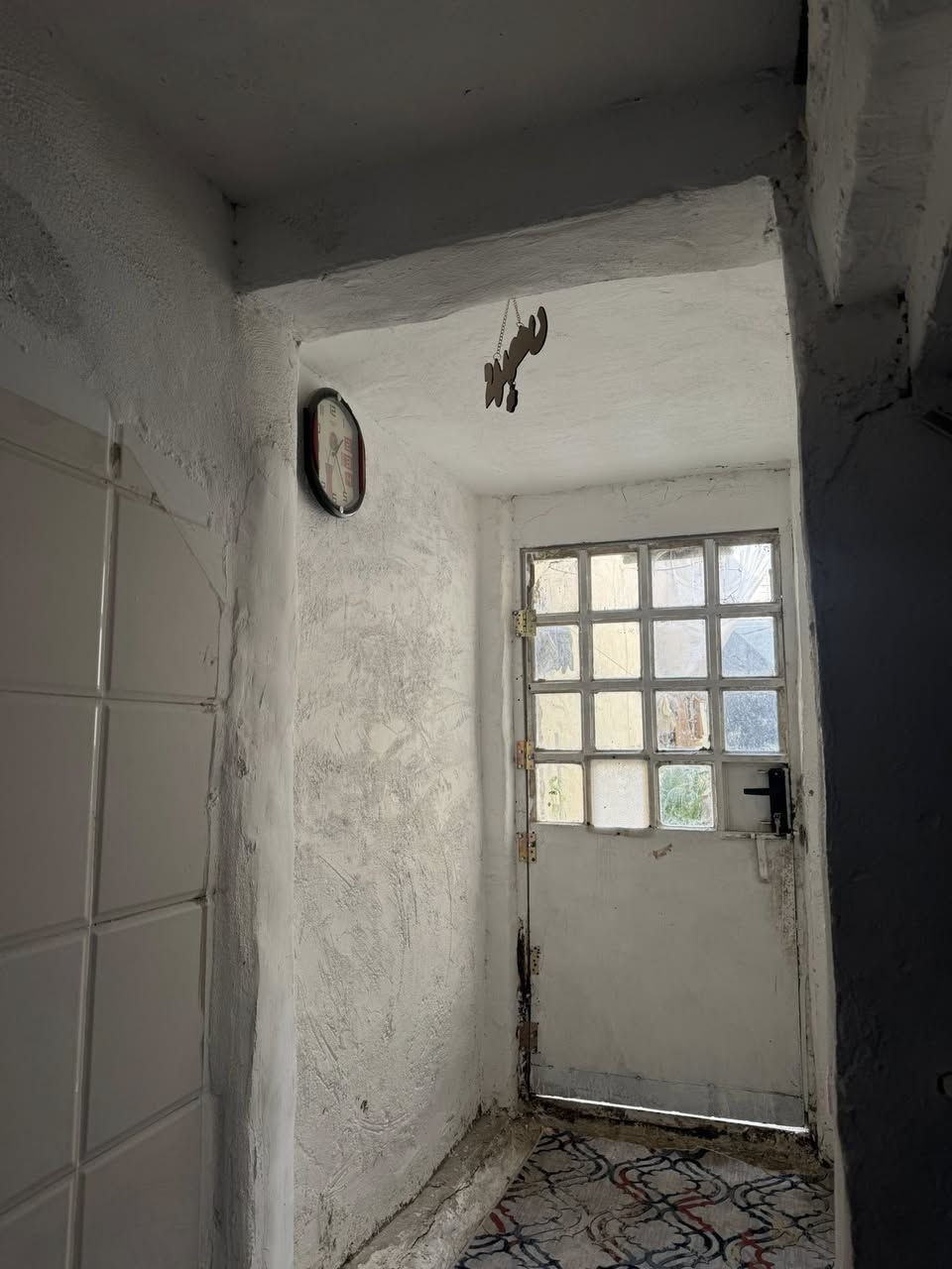 السلام عليكم
دار خلفي للبيع حي الانصار ثالث فرع الي خلف محطه الغاز 

الفرع المقابيل مخازن الكتب ثاني بيت عن الساحه اعدادية ١٥ شعبان بنهاية الشارع و مدارس وابتدائية بنات ولد قرب الدار 

مساحة الدار ٦٨

صالة 

استقبال 

غرف عدد ٣

مجموعات صحيه 

حمام منفصل 

تواليت منفصل 

حمام الطابق الثاني مشترك حمام وغربي 

المطبخ طابق ثاني 

مكشوفة 

مخزن عدد ٢ 

سطح جبير 

البيت نضيف وما عايز بس الغرفه الثالثه بس لبخ مجاري كلها جديده البيت نفه وجبير بس تجيب غراضك وتكعد مابي اي نقص 

للاتصال ***********
