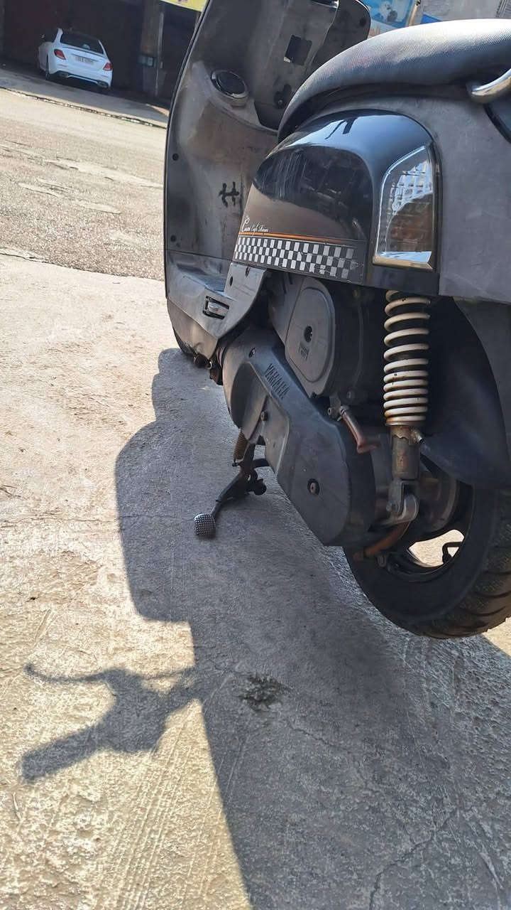 سلام عليكم دراجتين بوليس للبيع السوده نوزل كامله مابيها نقص سعرها700 وبيها مجال الرصاصيه كابريتر بيها نقص دشلي سلف مكينه مفتوح كور بس سعر450 وبيها مجال مكان بغداد الشرطة الخامسه رقمي ***********
