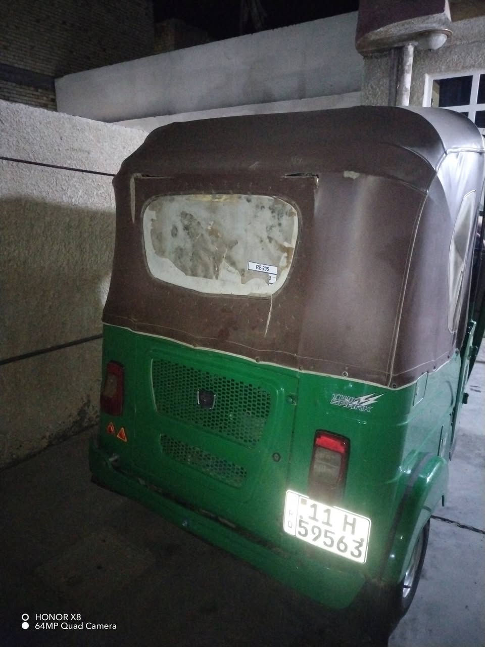 سلام عليكم تكتك للبيع موديل 21 شهر 11 يوم 28 تكتك بسمي سعر 8200 وبيها مجال حك الجيه مامتواجد بلفيس اني مكلف بلنشر اتصل وتدلل ***********
