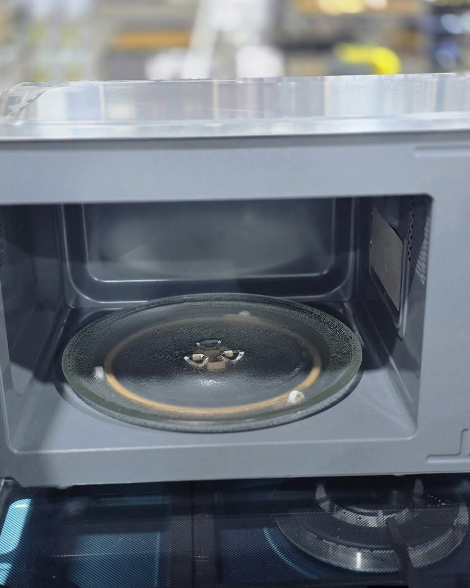 مايكرو نوال الشكل الحديث 
السعة: 20 لترًا.
الطاقة: 700 واط.
يحتوي على 5 مستويات للطاقة.
يتميز بوظيفة إزالة الجليد والذوبان السريع.
يشتمل على صينية زجاجية بقطر 24.5 سم
الفرع الاول : ديالى بعقوبة السوق شارع البالة خلف جامع الفاروق  
الفرع الثاني : ديالى بعقوبة فلكة الامين شارع الجملة قرب اسواق العزاوي  
ومتوفر توصيل لانحاء العراق *********** 
متوفر بيع بالنقد والقسط على ماستر الرافدين 
وقت دوام من 9 صباحآ الى 9 مساء
