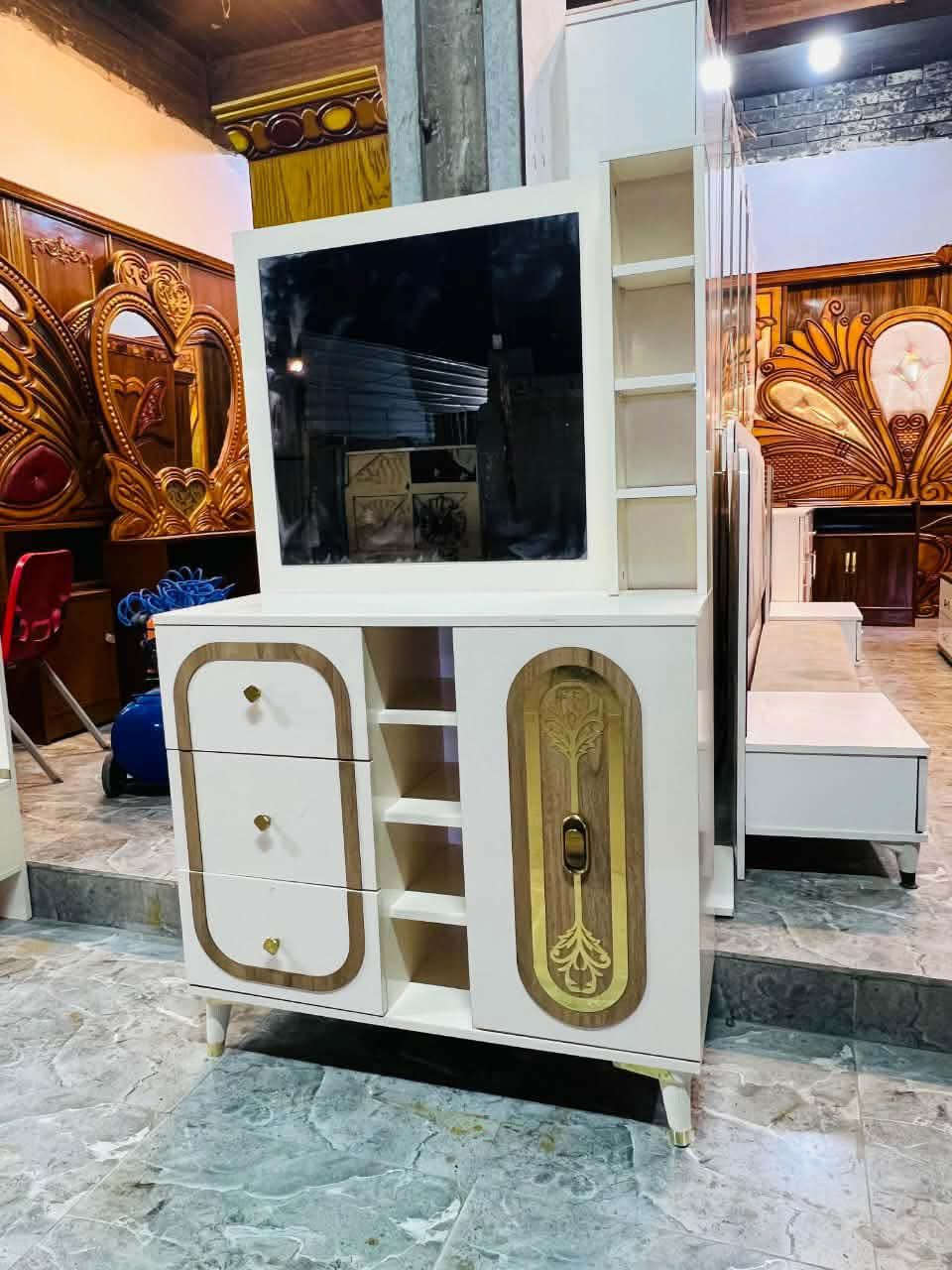 ✨ غرفة تركي 🇹🇷 اصلي صبغ حراري  10 قطع 
 نظام أبواب  موديل حديث 
سرير مخزن عملي
 ضهر بلوك
برغي وجوي حديد 
شازلون مخزن 
 قماش وتر بروف أصلي
✨ نظافة 95/💯
السعر  / 950
شد ونقل مجاني داخل بغداد
 توصيل للمحافظات بأسعار رمزية


**إذا كنت صاحب هذا الإعلان وتريد حذفه لأي سبب، رجاءا أرسل رسالة إلى الدعم الفني**